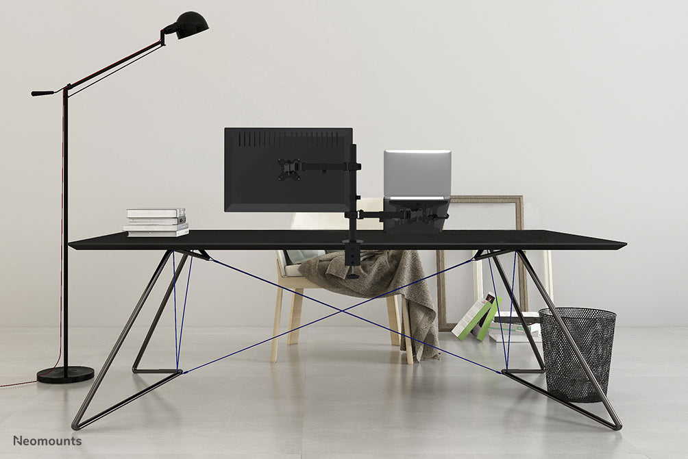 FPMA-D550NOTEBOOK is a desk support for a notebook and flat screen up to 32 inches.