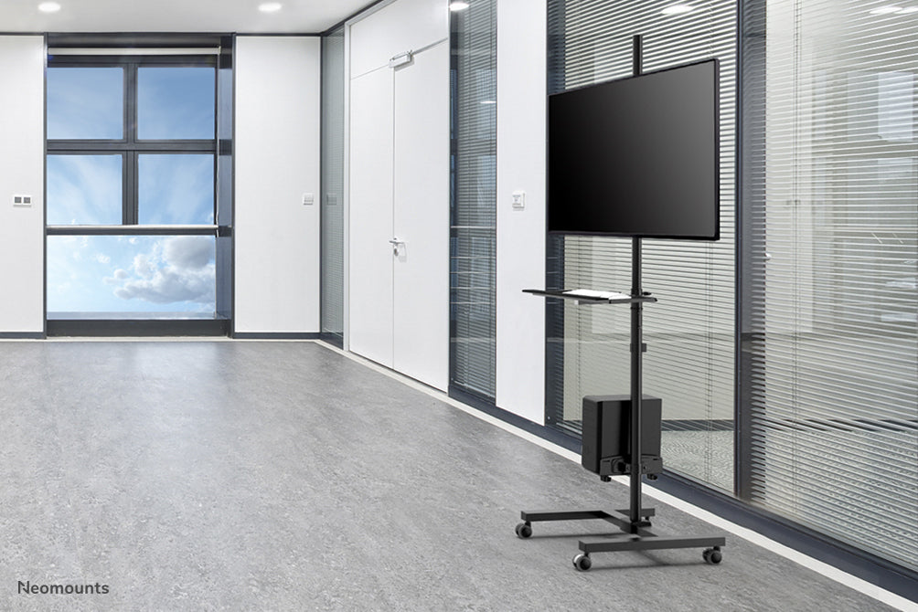 FPMA-MOBILE1700 is a mobile workstation for a monitor (max. 32 inches/81 cm), PC, keyboard and mouse.