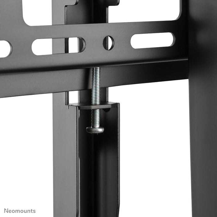 NS-M4000BLACK is a mobile furniture for flat screens up to 105 inches (267 cm).